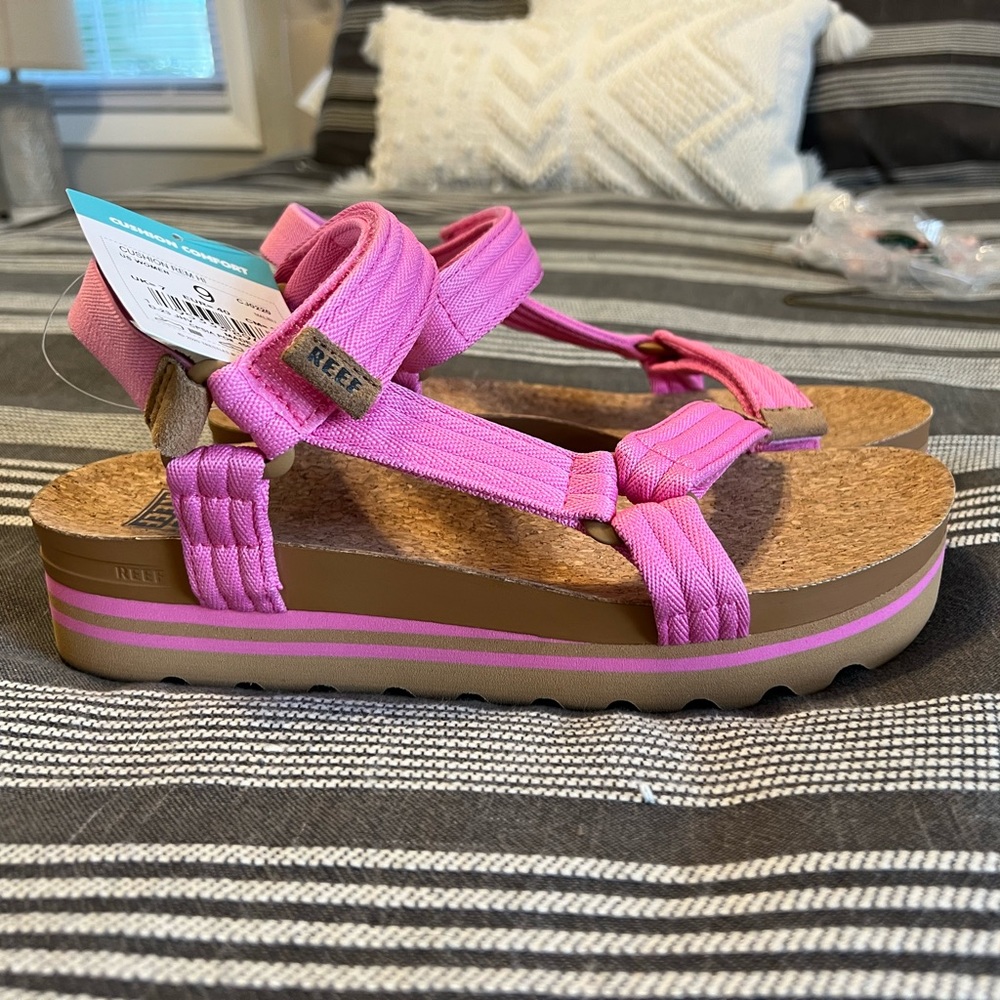 New with tags Reef Cushion Rem Hi size 9 sandals in Malibu